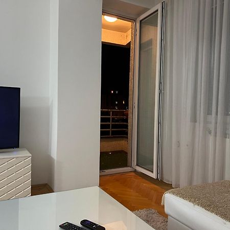 Karas Apartments Скопье Экстерьер фото