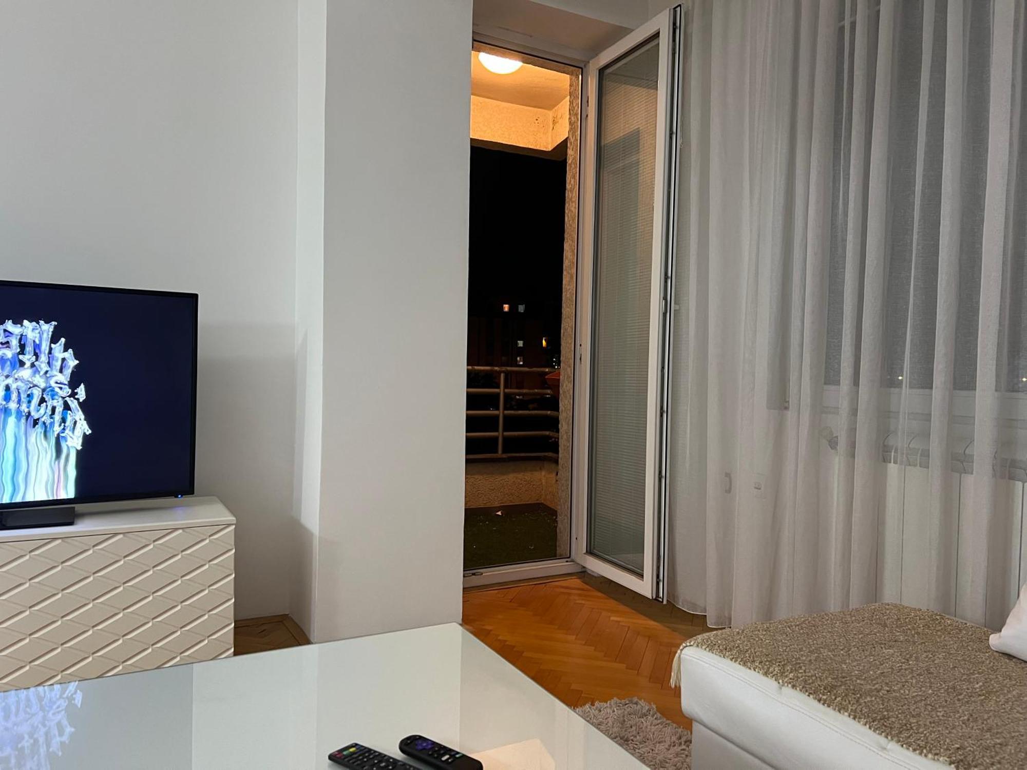 Karas Apartments Скопье Экстерьер фото